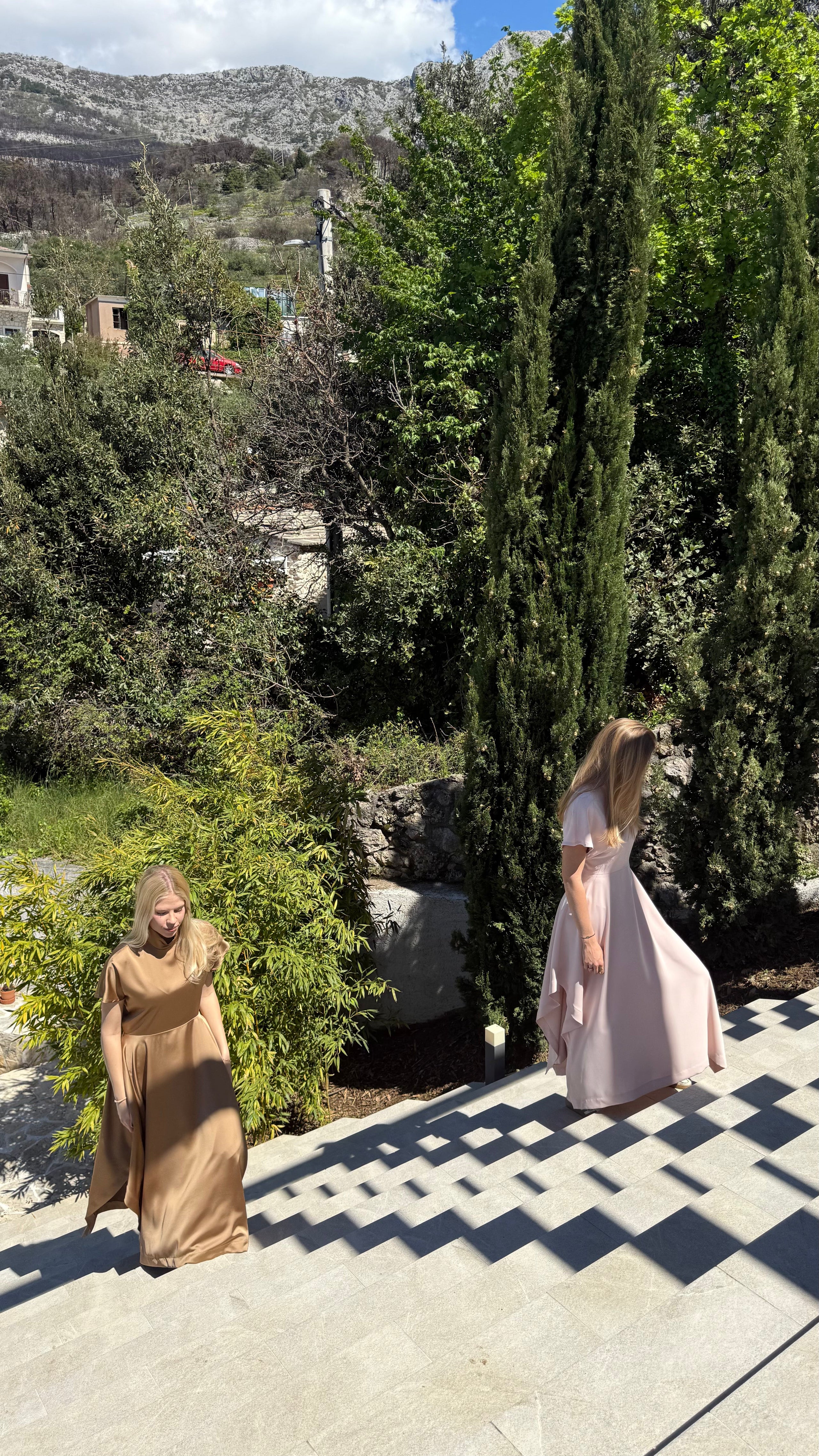 DRESSES